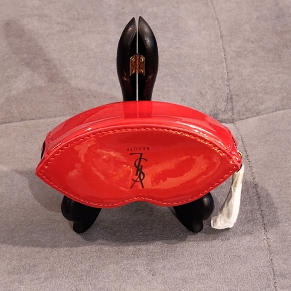 NWT YSL LIP 💋 SHAPE ZIPPERED POUCH WITH MIRROR - Picture 13 of 16